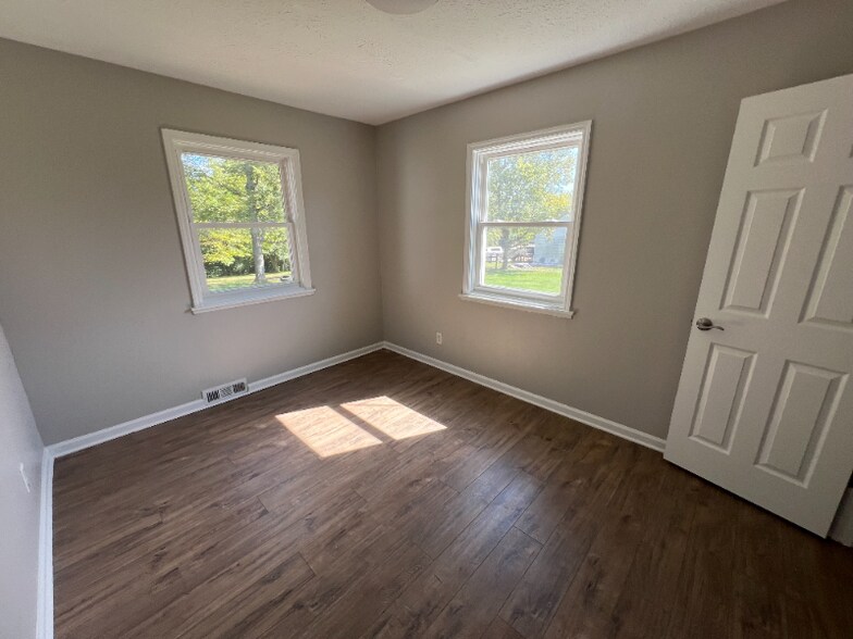 Building Photo - 6416 Walnut Dr