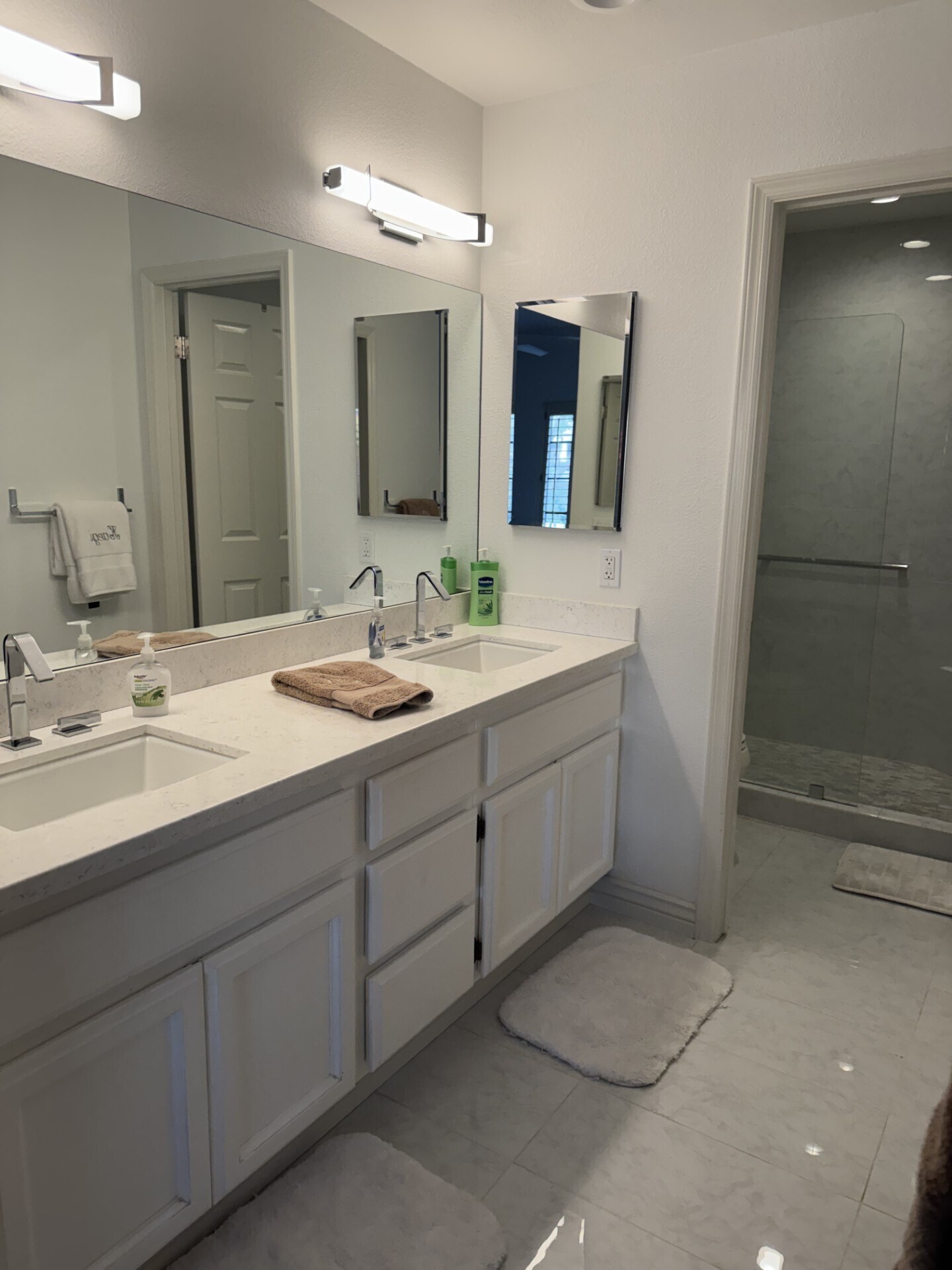 Building Photo - 6145 N 28th Pl