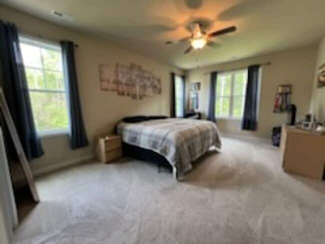 Building Photo - 3 bedroom 2 bathroom townhome in quiet neighborhood