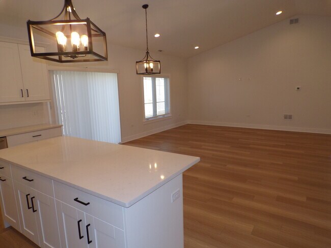 Building Photo - 33476 N Evergreen Dr