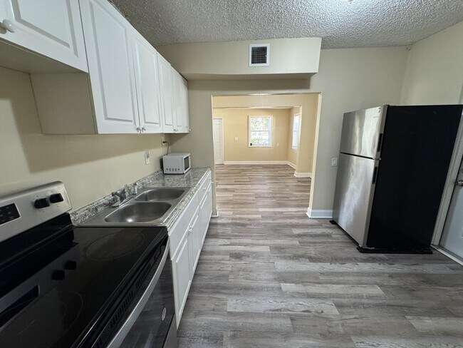 Building Photo - 2881 NW 11th Pl