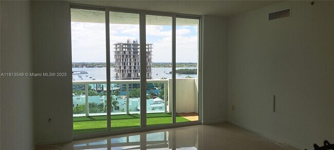 Building Photo - 7910 Harbor Island Dr