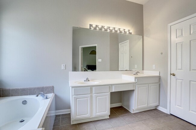 Building Photo - 9127 Morningstar Dr