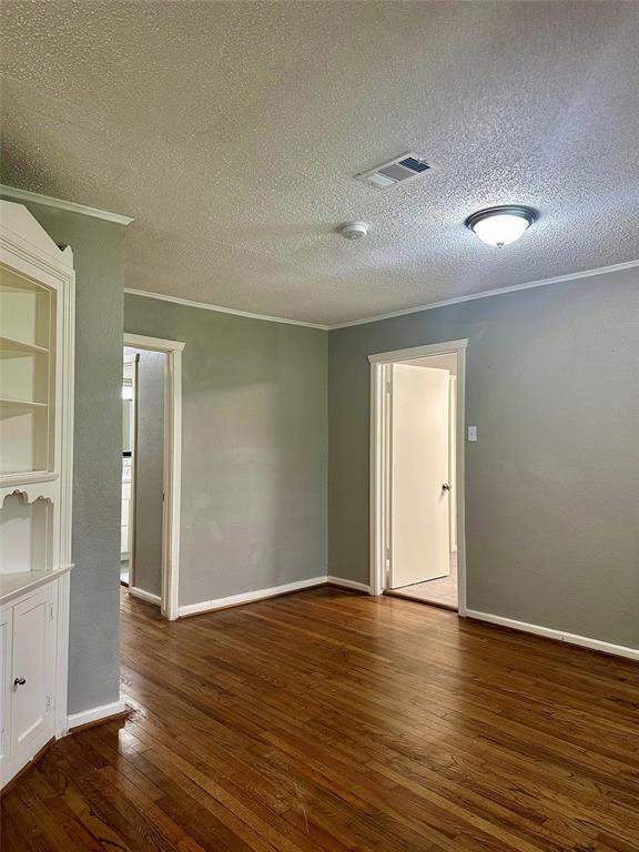 Building Photo - 2303 Oaklawn Dr