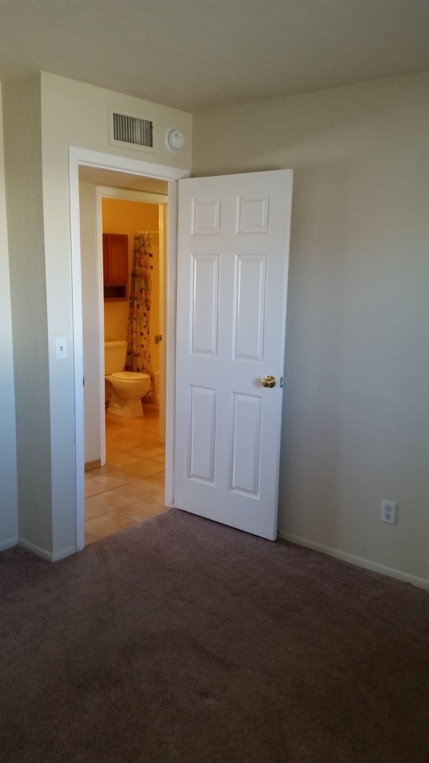 Building Photo - 3 Bedroom Home, Central Location