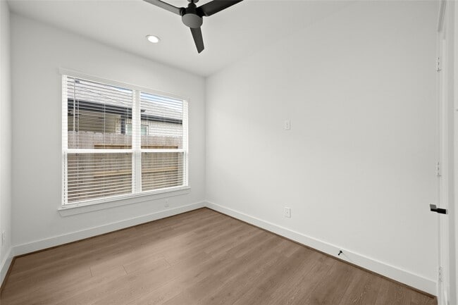 Building Photo - 2711 Sunrise Breeze Dr