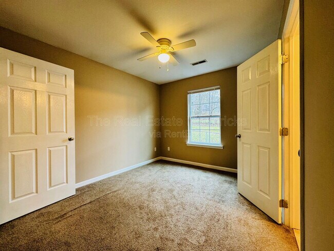 Building Photo - 4619 Kirkland Ave