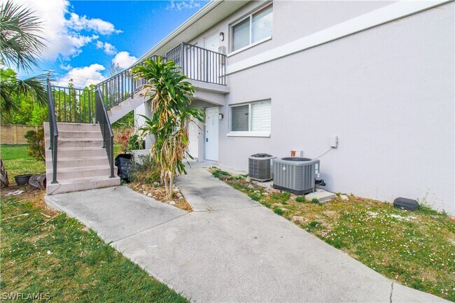 Building Photo - 10101 Sandy Hollow Ln