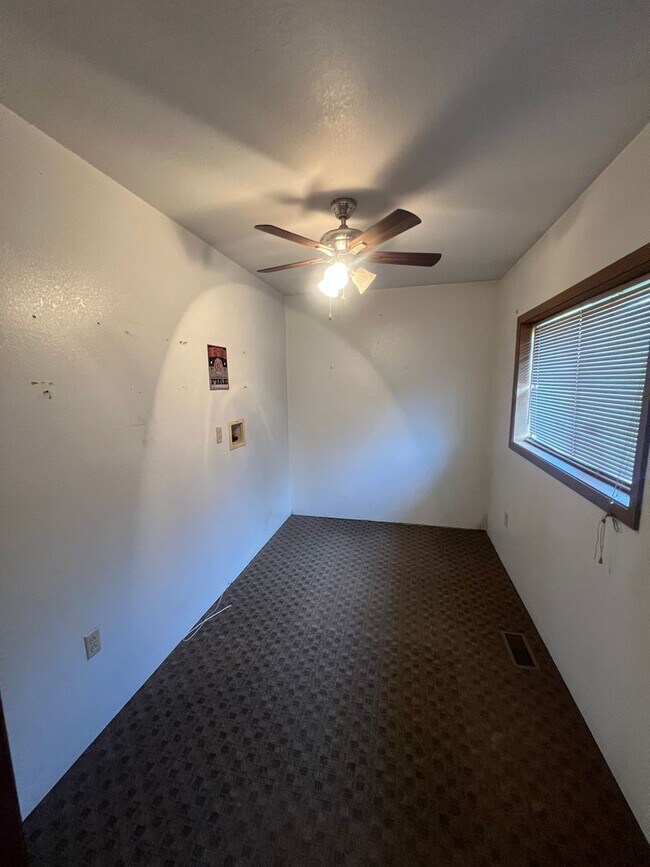 Building Photo - 13929 Harrison Rd
