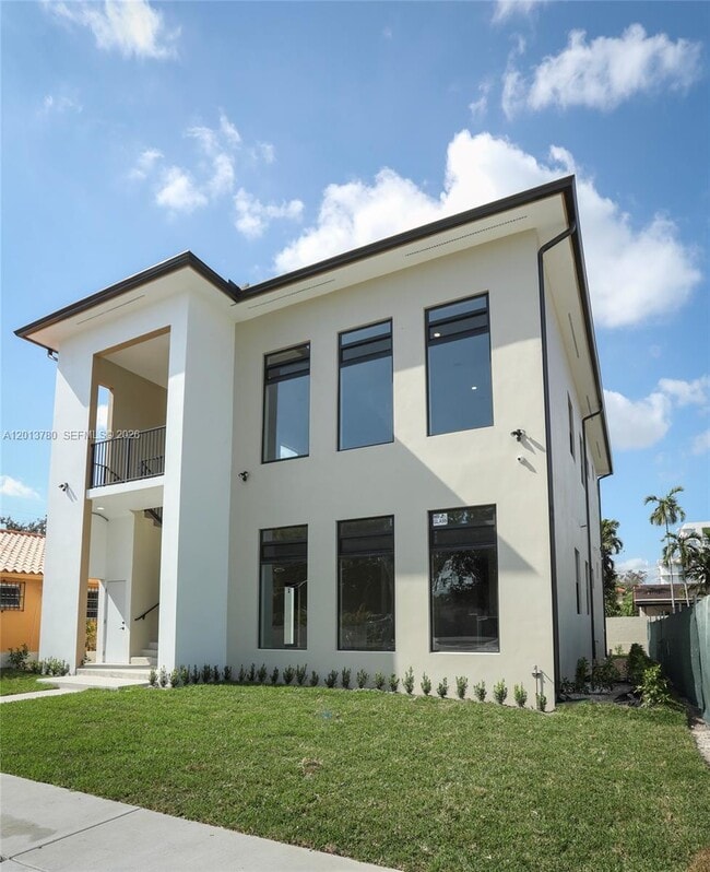 Building Photo - 120 SW 35th Ave