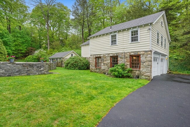Building Photo - 321 Riversville Rd