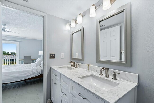 Building Photo - 719 Pinellas Bayway S