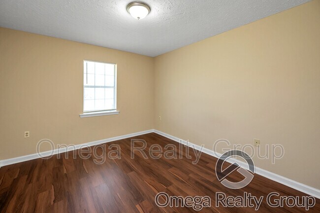 Building Photo - 156 Patton St W