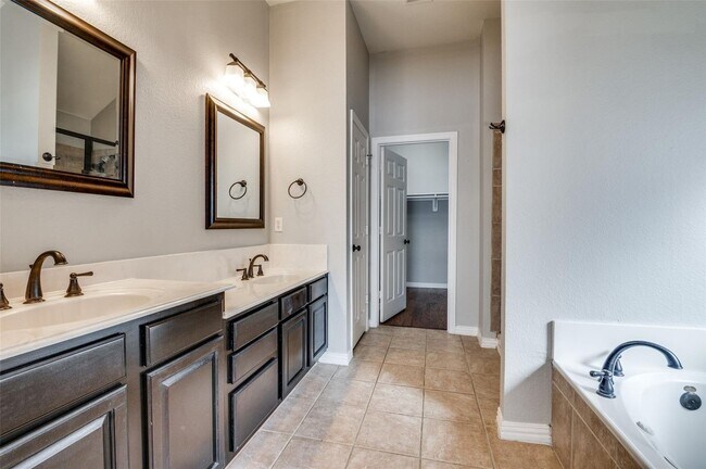 Building Photo - Amazing 3 Bed, 2 Bath Rental Available in ...