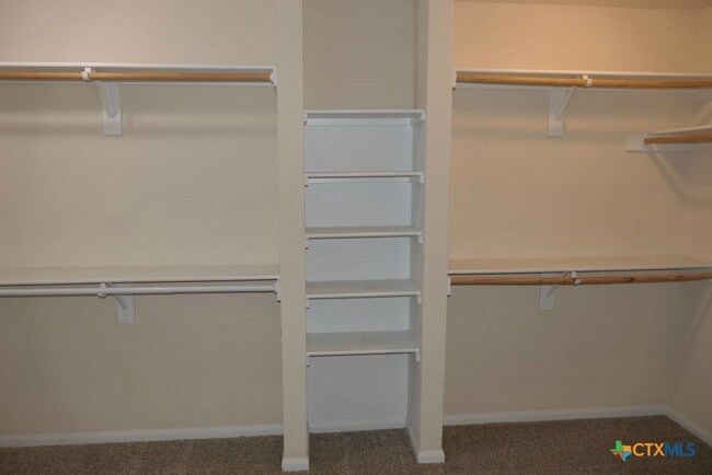Building Photo - 413 Cattail Cir