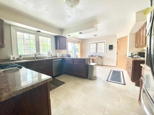 Building Photo - 3431 W Colette Ct