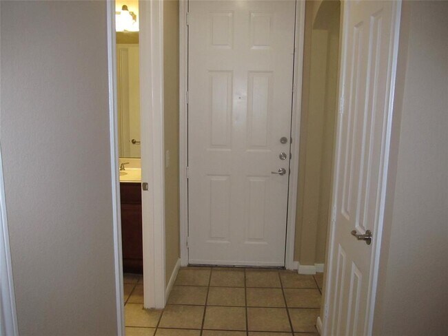 Building Photo - 7575 Kirby Dr