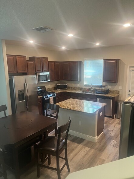 Building Photo - 6357 Shore Vista Pl