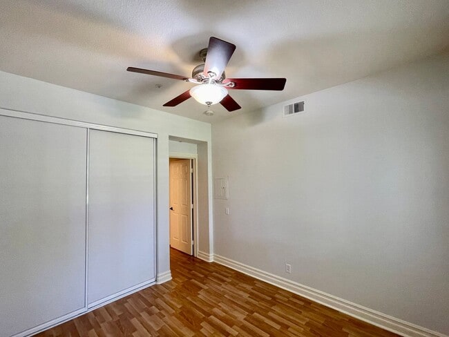 Building Photo - Gorgeous Townhome in Northpark Square