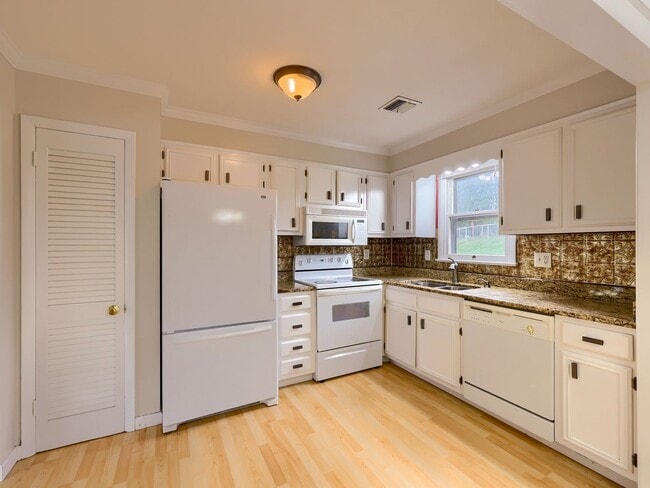 Building Photo - 3 Bedroom Single Family Home in Camp Hill
