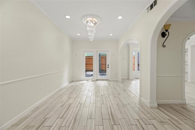 Building Photo - 201 Vanderpool Ln