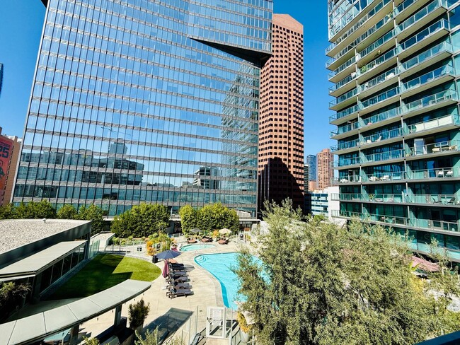 Building Photo - DTLA Penthouse Floor 1BD Condo w/Utilities...