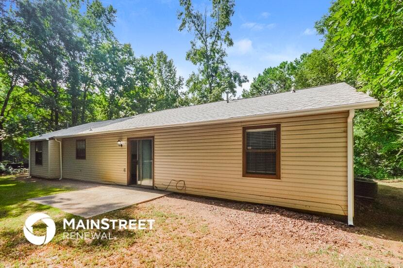 Building Photo - 4585 Old Lake Dr
