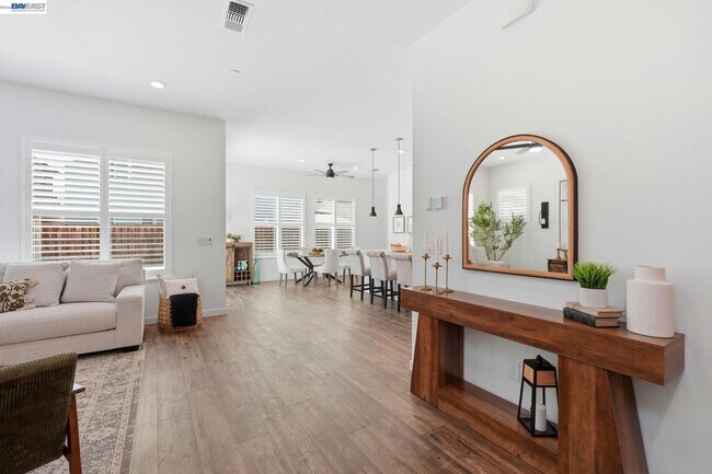 Building Photo - 1550 Plumas Dr