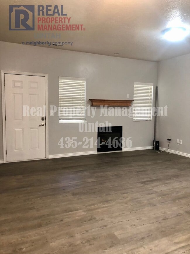 Building Photo - 3 Bed 2.5 Bath Townhome in Split Mountain.