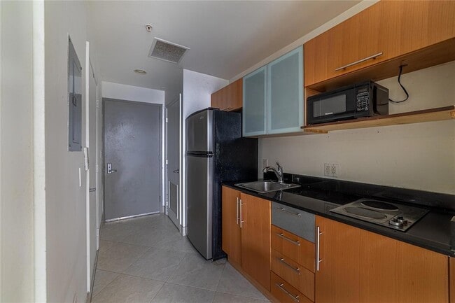 Building Photo - 1750 N Bayshore Dr