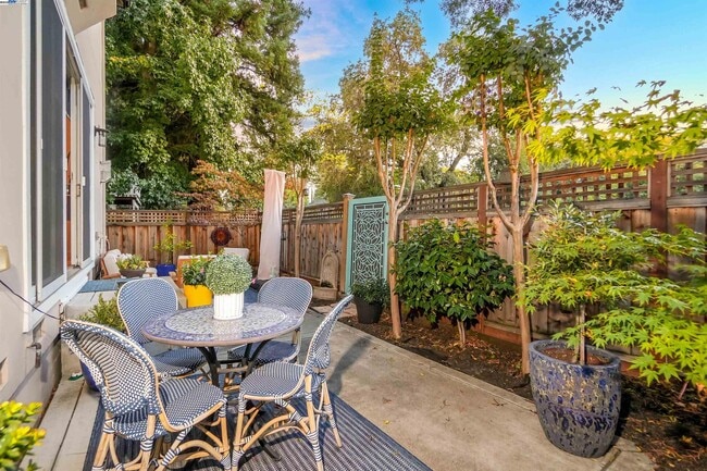 Building Photo - 4 Hardy Ct