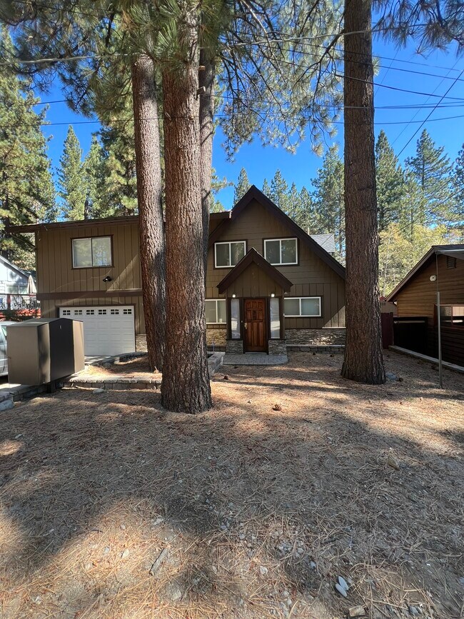 Building Photo - 933 Edgewood Cir