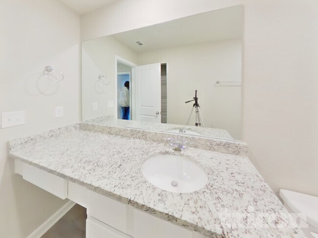 Building Photo - 1300 Deutz Dr