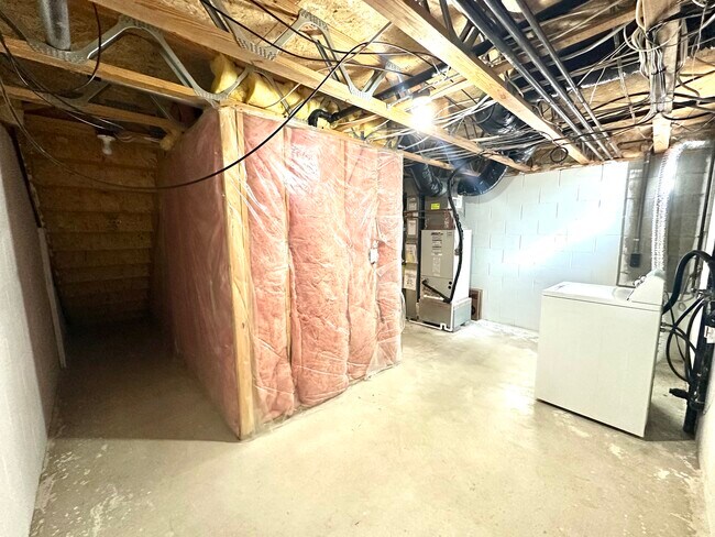 Building Photo - 5727 Kilbury Ln