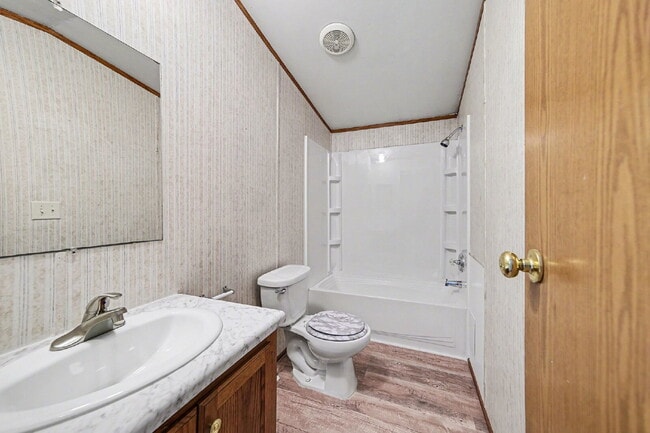 Building Photo - 3 Bedroom, 2 Bath Rental - $1550/month