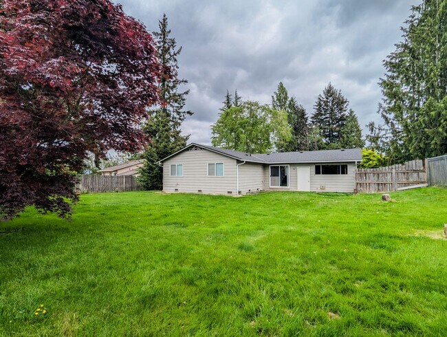 Building Photo - Move in ready 3bd/1bth Rambler W/ 1 car Ga...