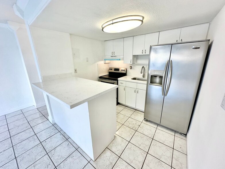 Building Photo - 4275 NW S Tamiami Canal Dr