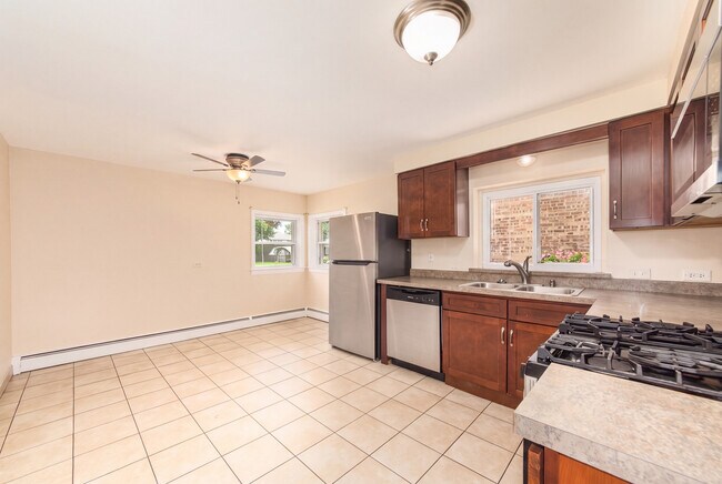 Building Photo - 2245 Des Plaines Ave