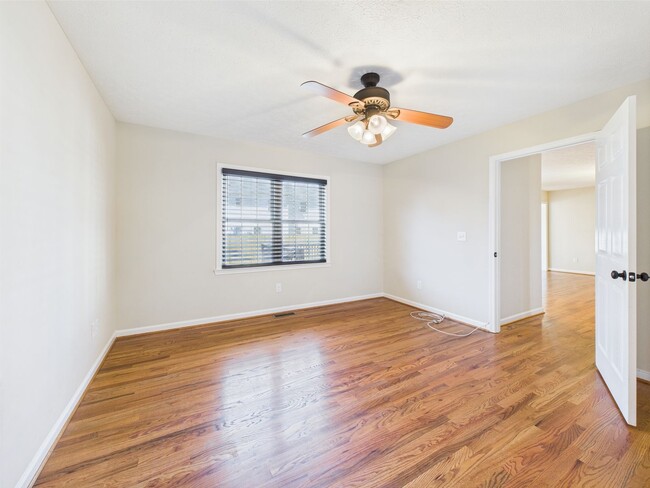 Building Photo - Bright & Spacious 4-Bedroom Home Located i...