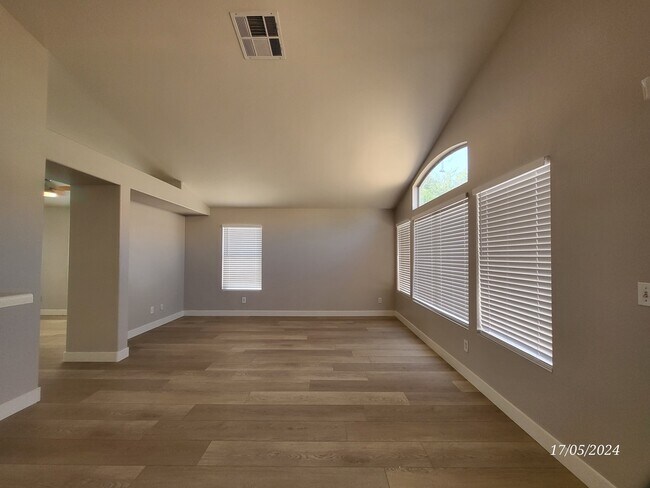 Building Photo - 2817 N Porcupine Flat St