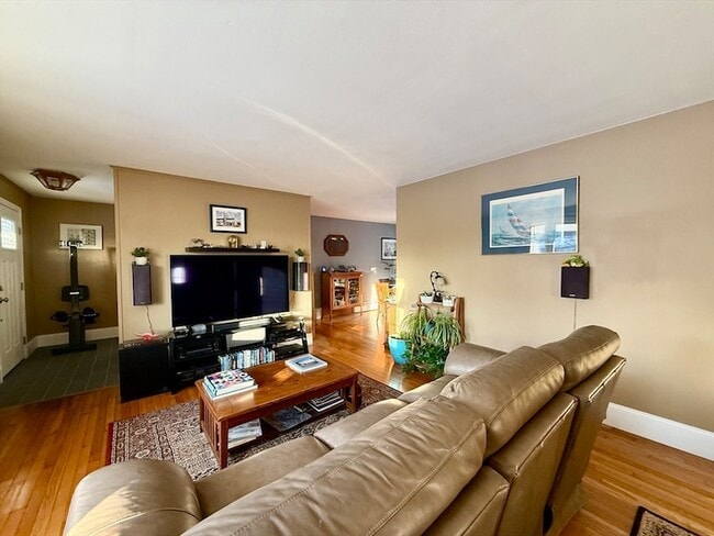 Building Photo - 12 Holiday Dr