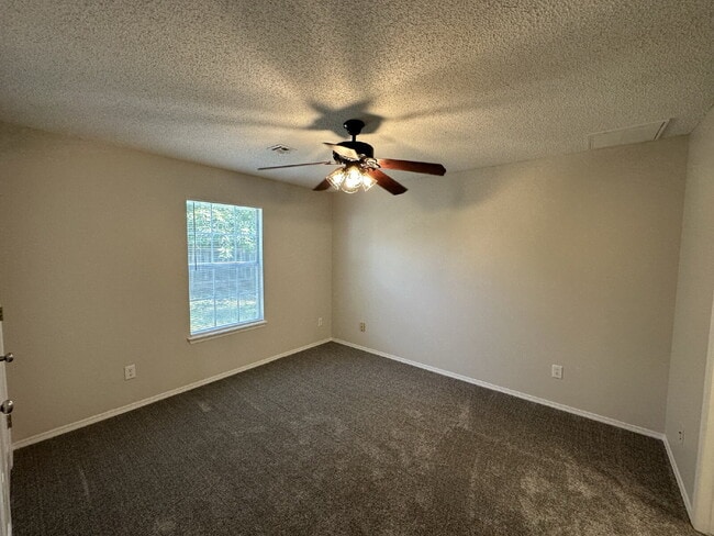 Building Photo - 1306 Cresent St