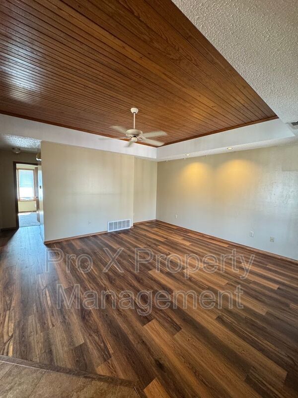 Building Photo - 510 E Elm St
