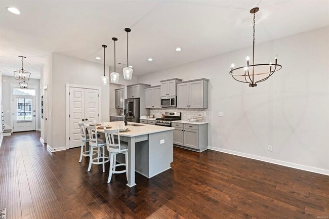 Building Photo - 731 Hedgefield Way