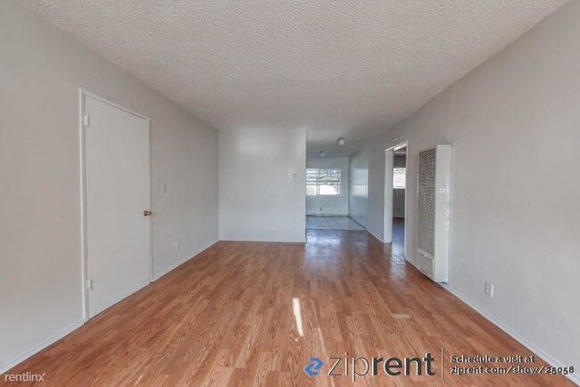 Building Photo - 2 br, 1 bath Triplex - 2218 Lincoln Park A...