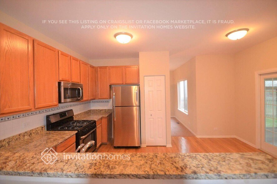 Building Photo - 1941 Royal Ln