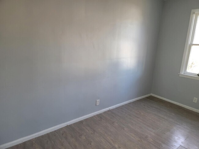 Building Photo - 1106 E Whittier St