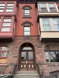 Building Photo - 196 4th St