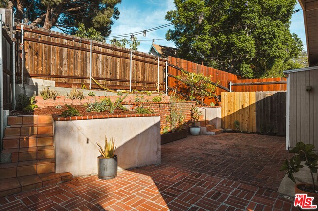 Building Photo - 1231 Montecito Dr