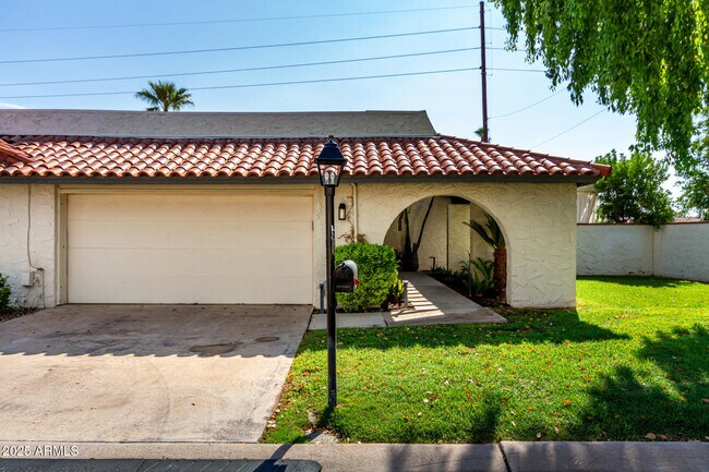 Building Photo - 5724 N Scottsdale Rd
